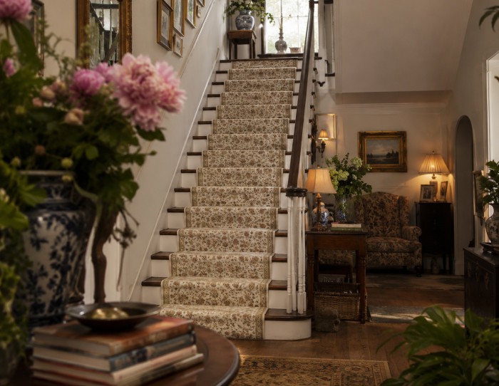 beige staircase runner carpet